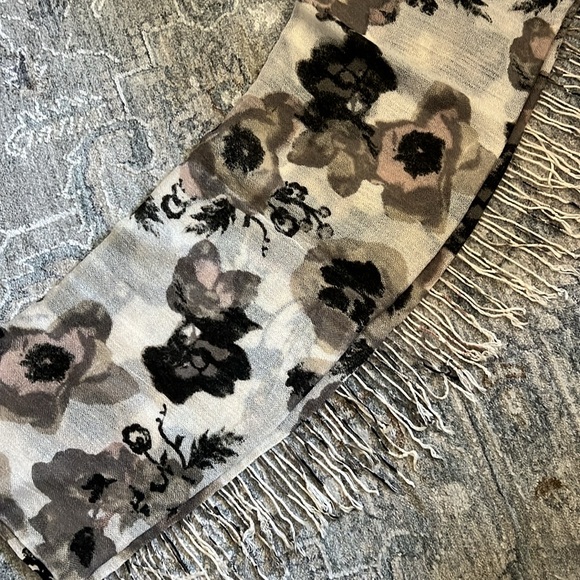 Lightweight Floral Fringe Scarf Bundle - Picture 5 of 7